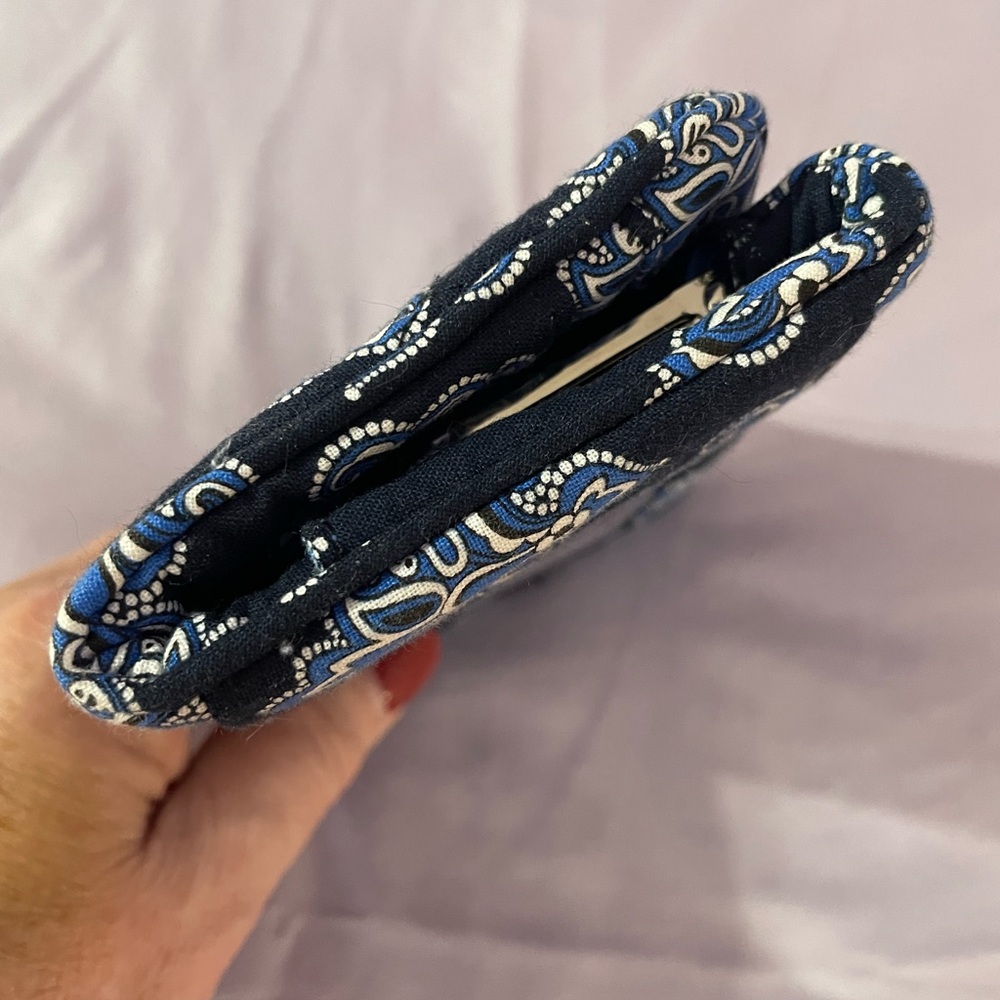 Vtg Vera Bradley Euro Wallet”Retired Calypso Navy Blue Paisley Kiss Lock and Zip - Picture 8 of 9